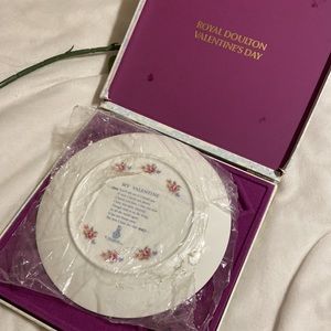 Royal Doulton “1978” porcelain fine Tableware w/keepsake box